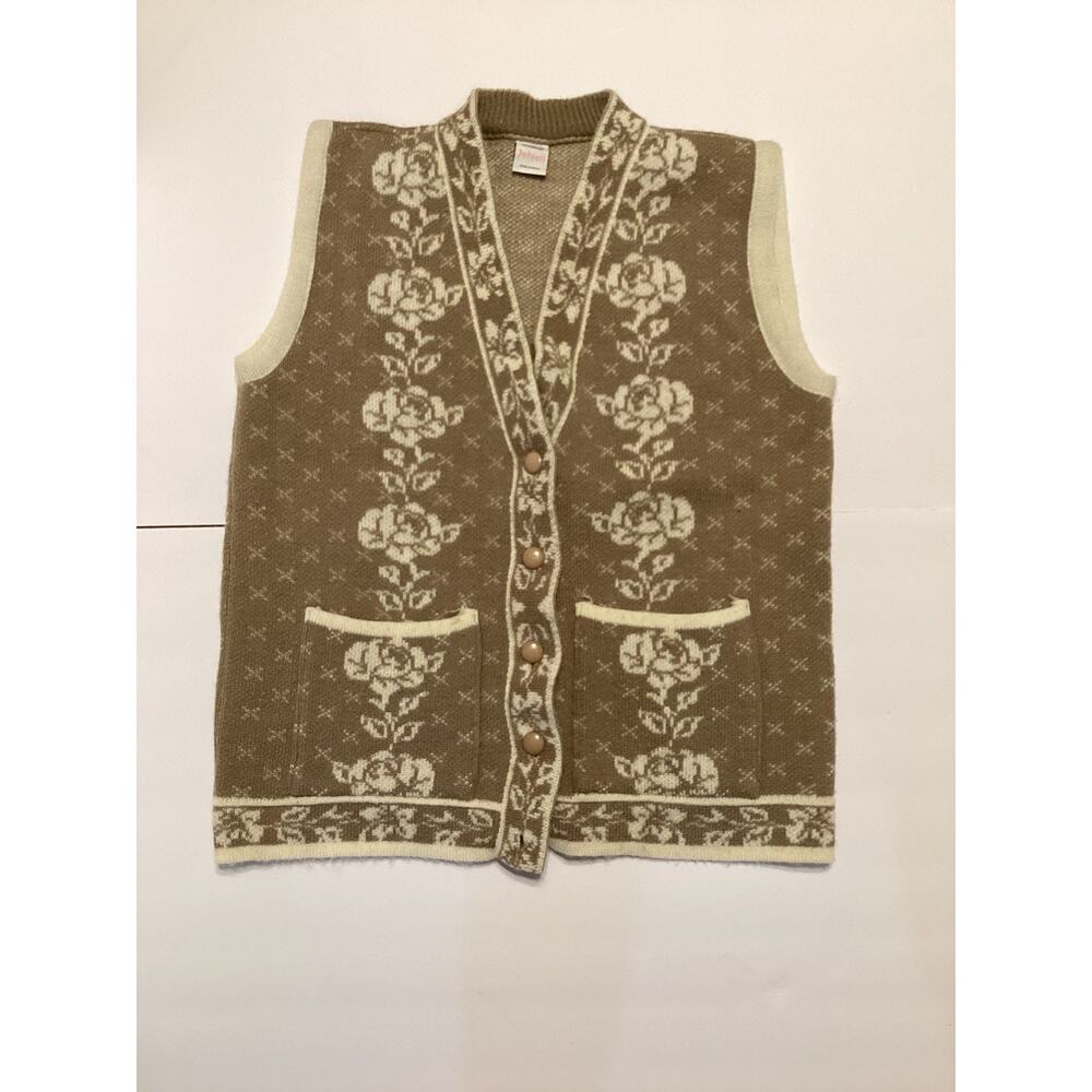 Jehleai Grandma Rose Cream And Beige Rose Button Down Vest